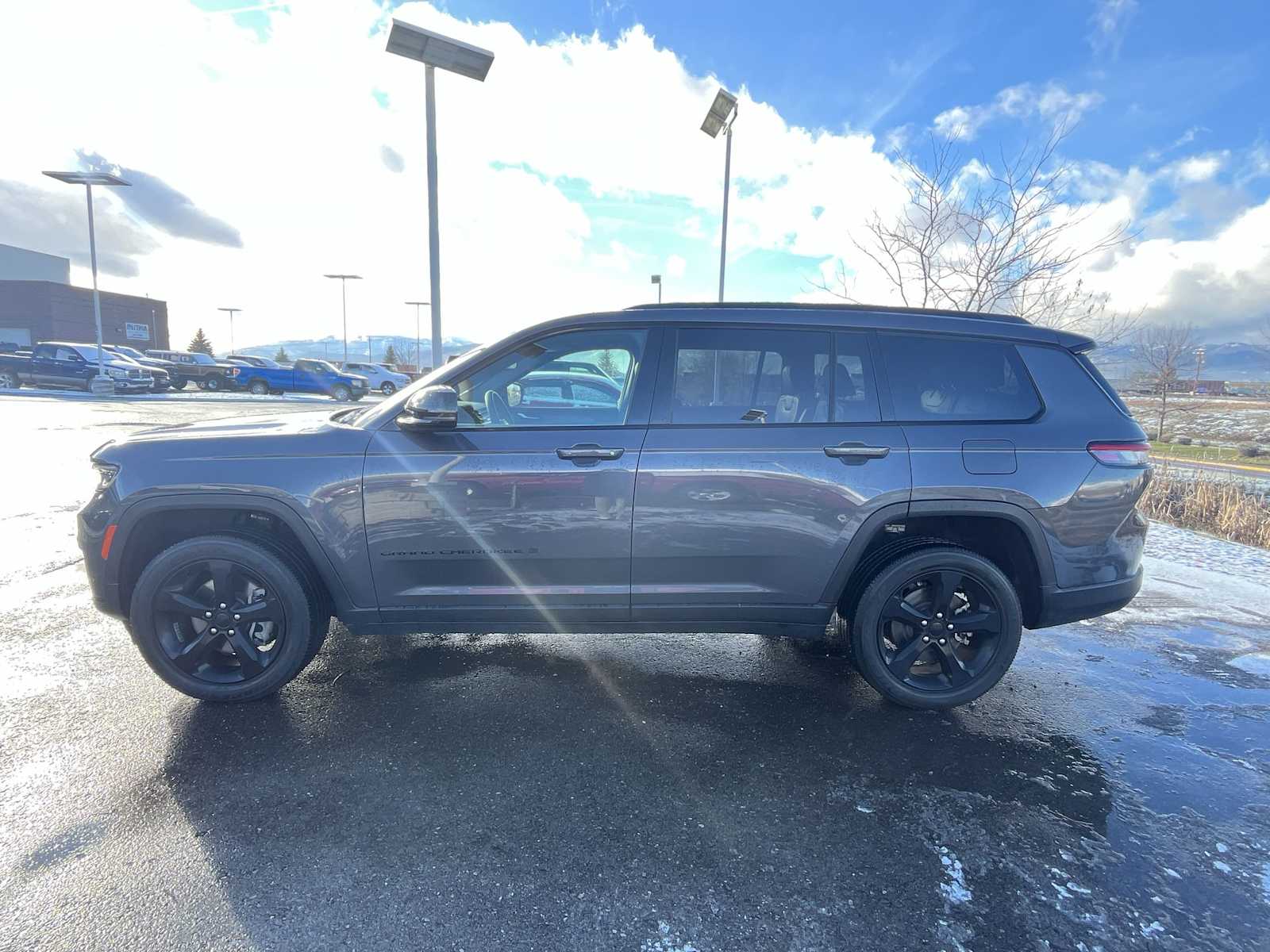 Thumbnail: 2023 Jeep Grand Cherokee - 3