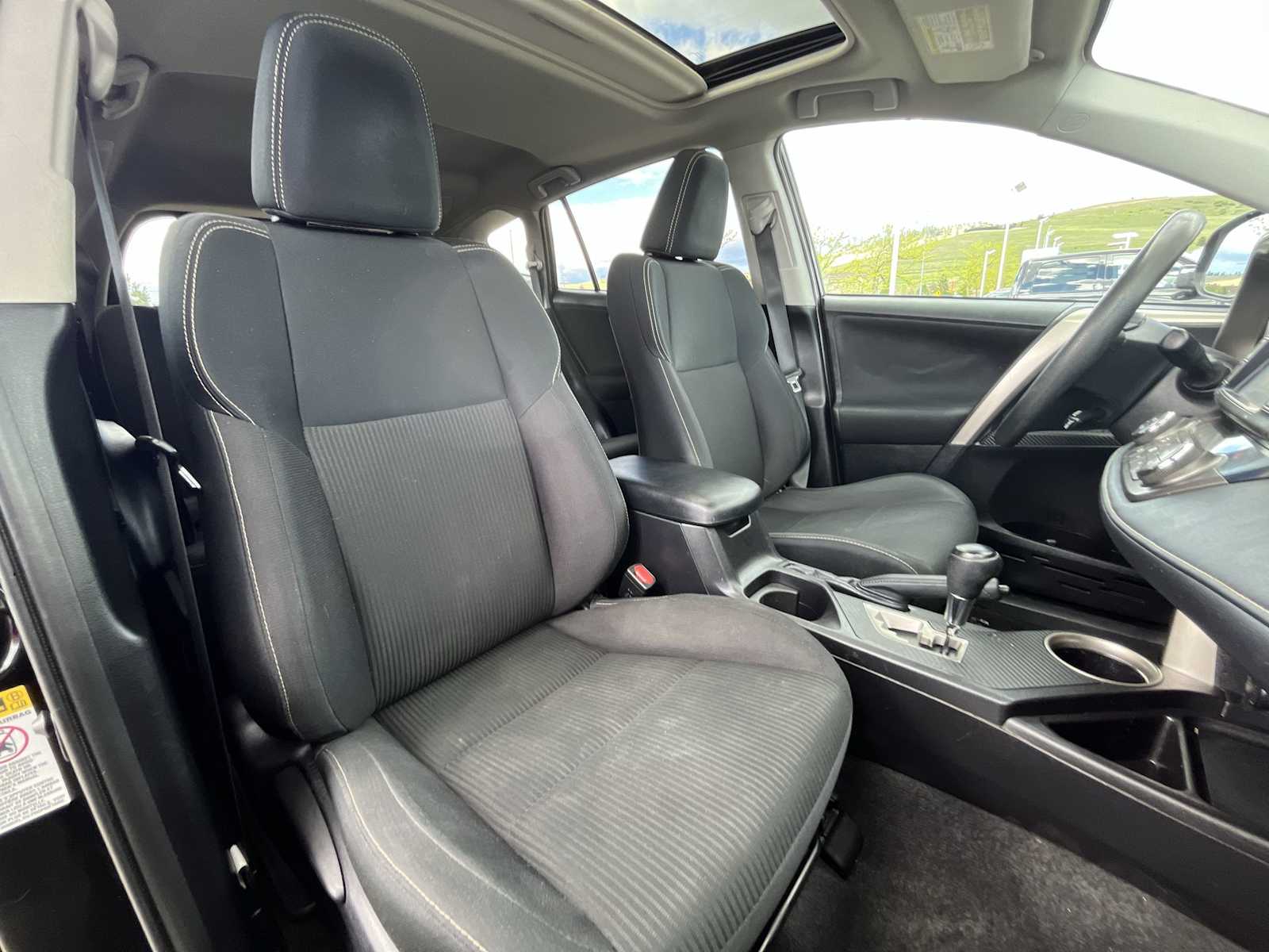 Thumbnail: 2015 Toyota RAV4 - 14