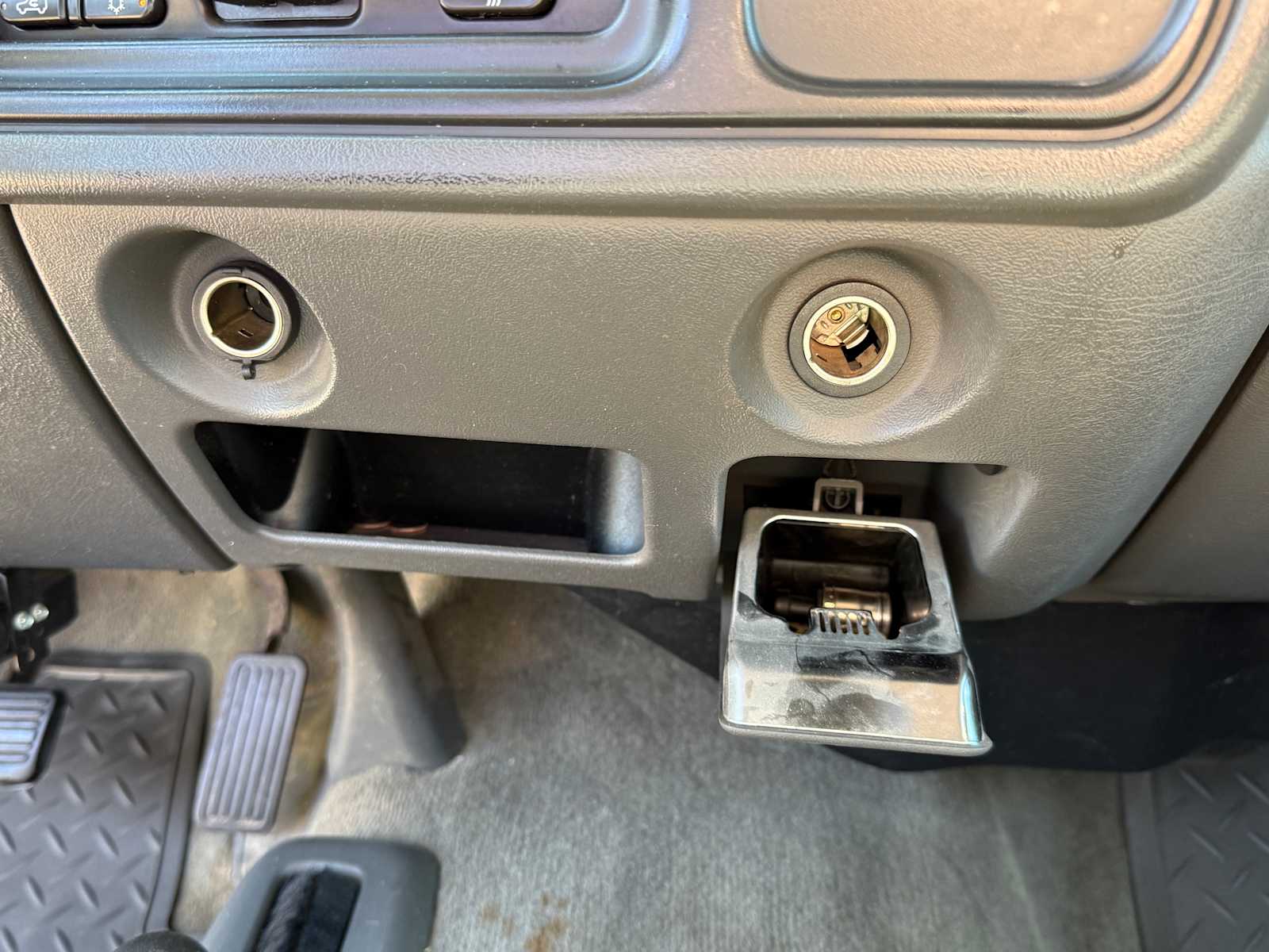 Thumbnail: 2003 Chevrolet Silverado 2500 - 23