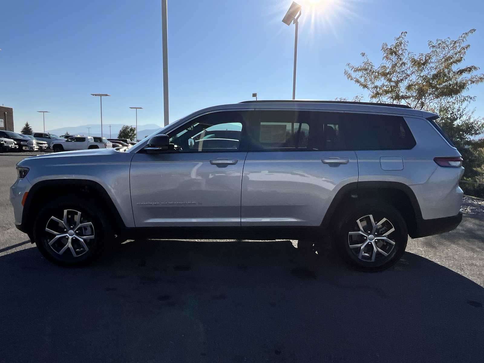 2025 Jeep Grand Cherokee Limited Edition 3