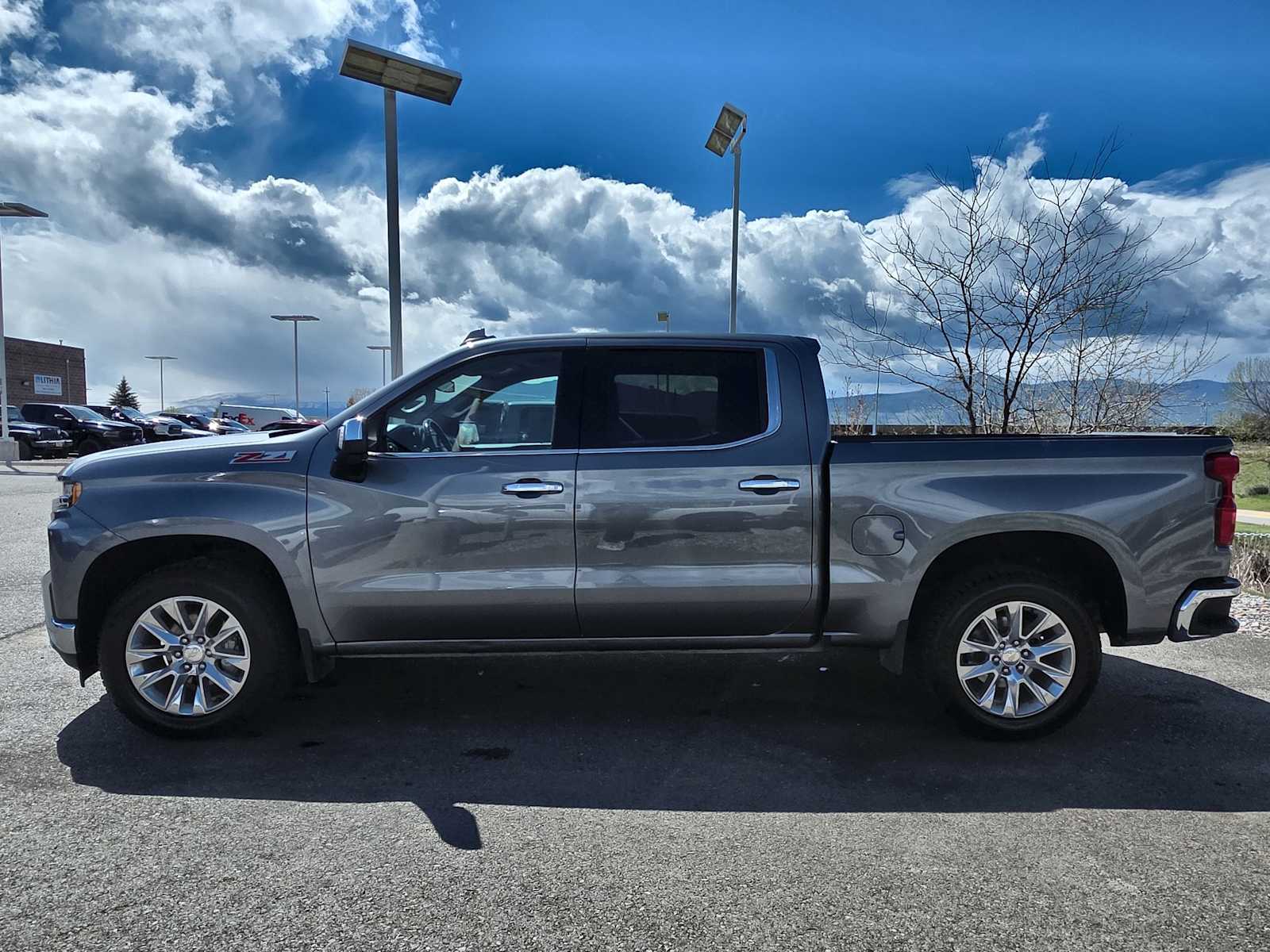 Thumbnail: 2022 Chevrolet Silverado 1500 - 3