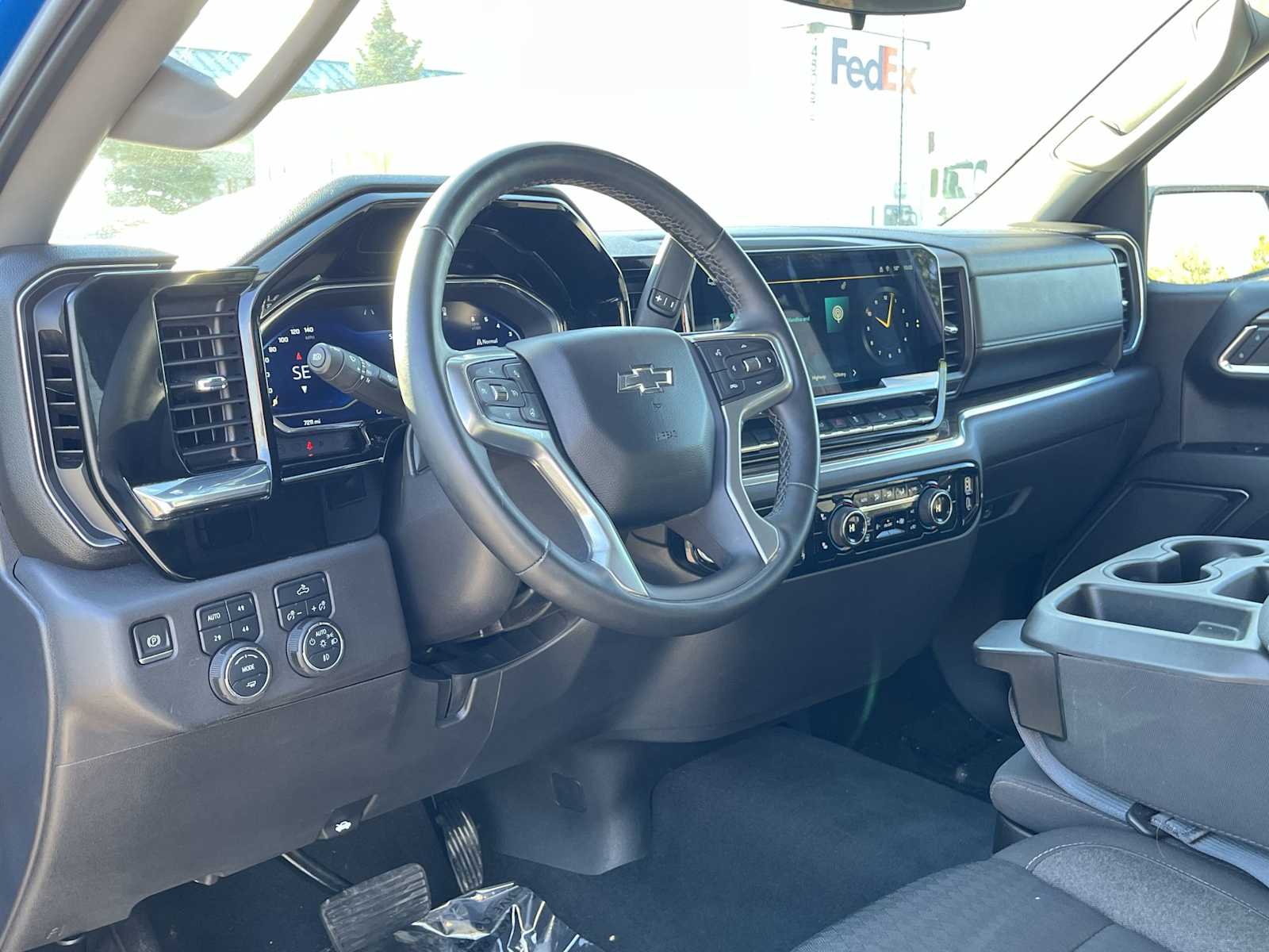 2023 Chevrolet Silverado 1500 LT Trail Boss photo 2