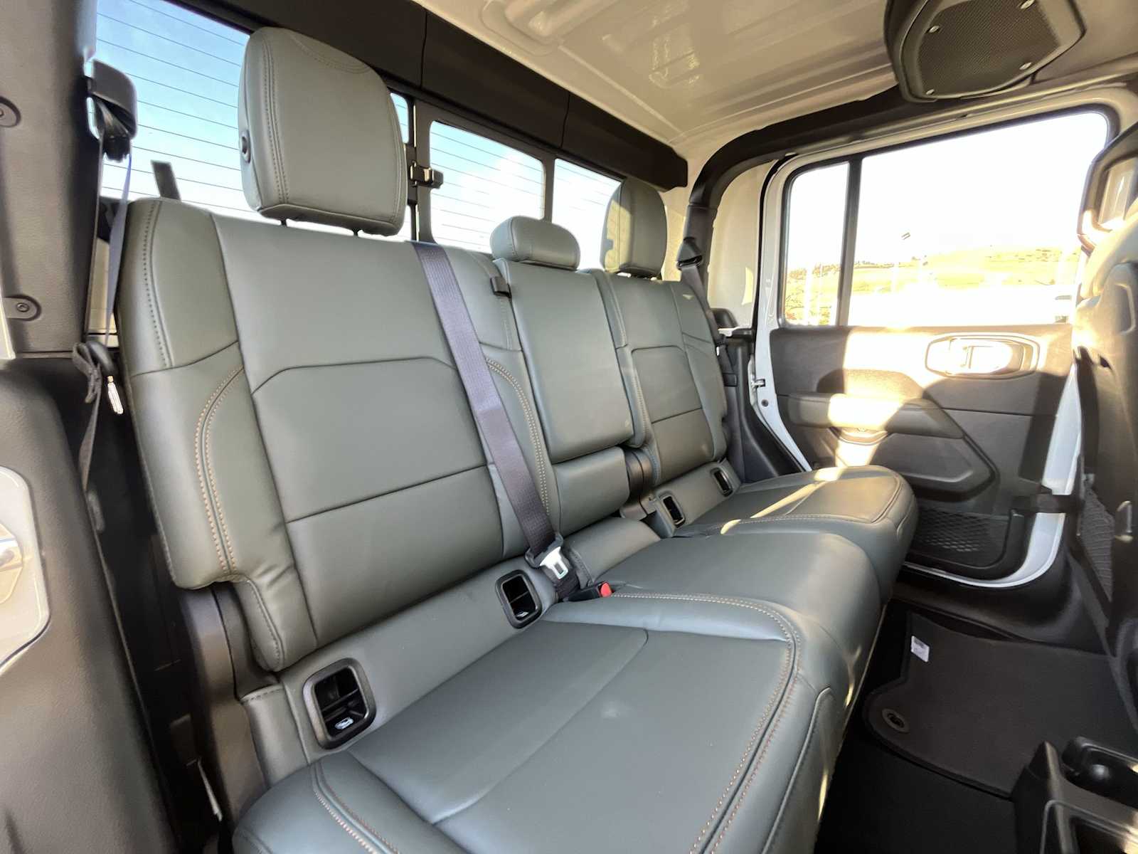 Thumbnail: 2026 Jeep Gladiator - 13