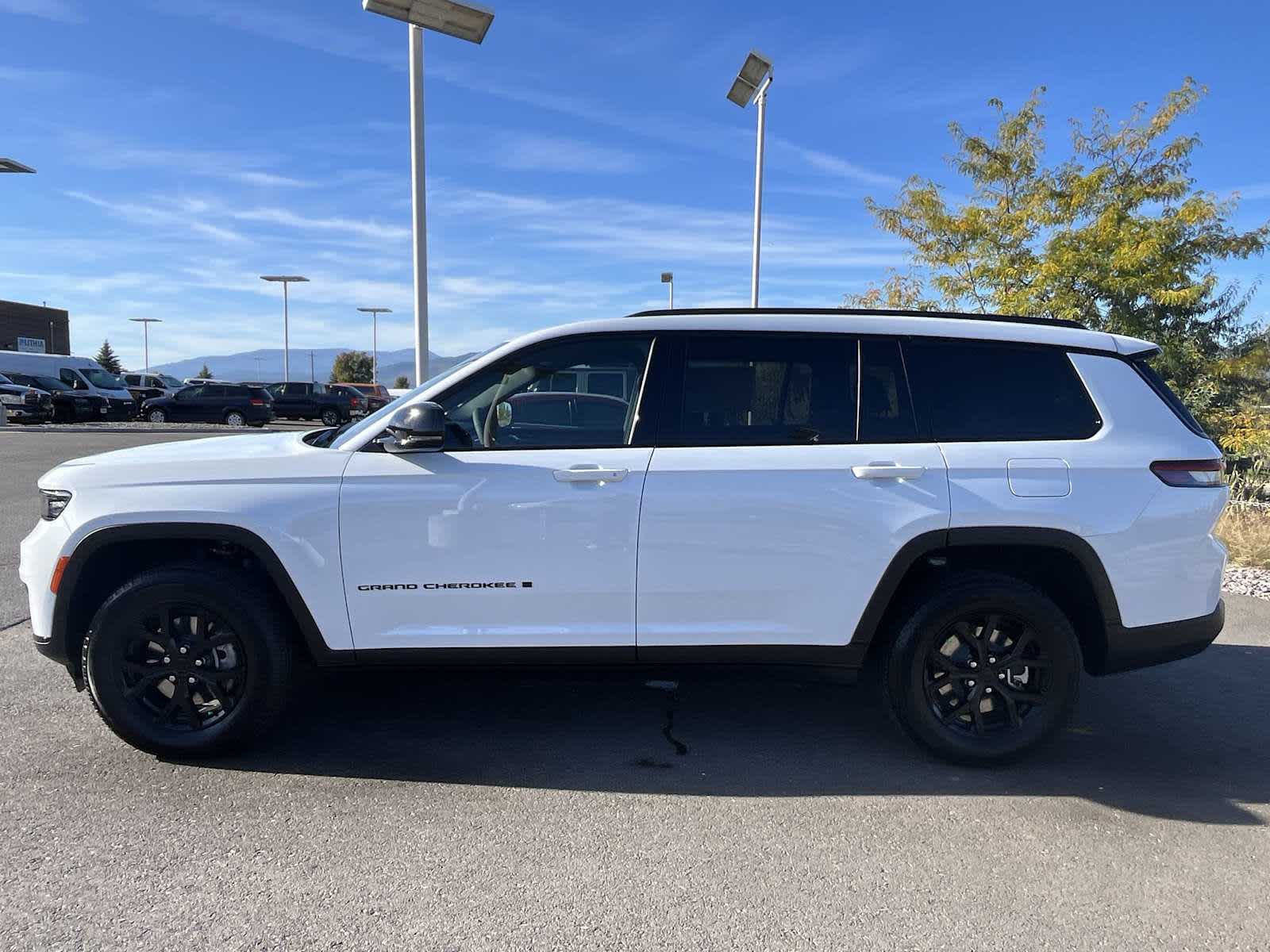 Thumbnail: 2025 Jeep Grand Cherokee - 4