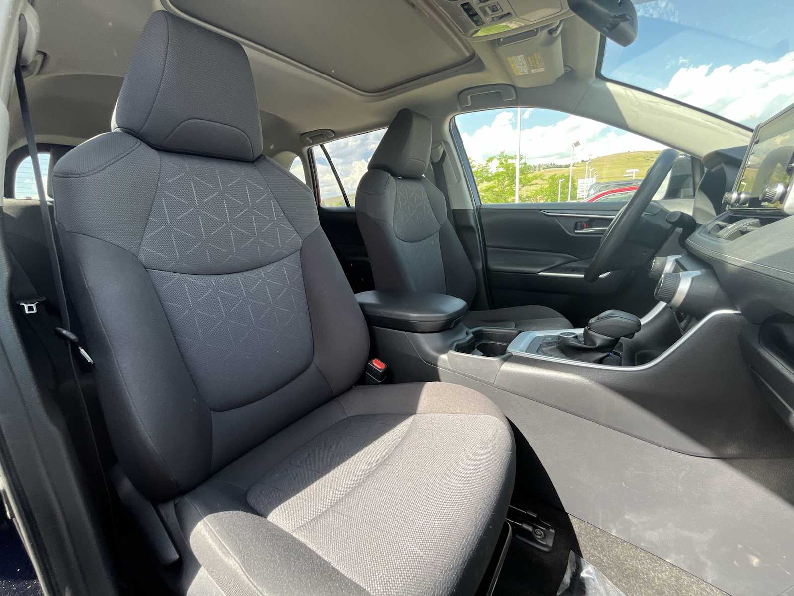 Thumbnail: 2019 Toyota RAV4 - 14