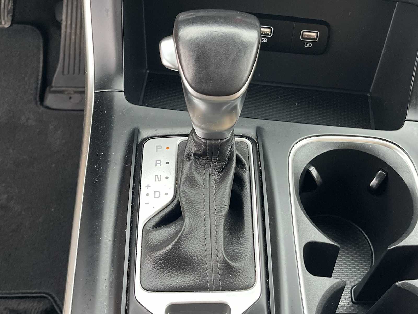 Thumbnail: 2022 Kia Carnival - 17