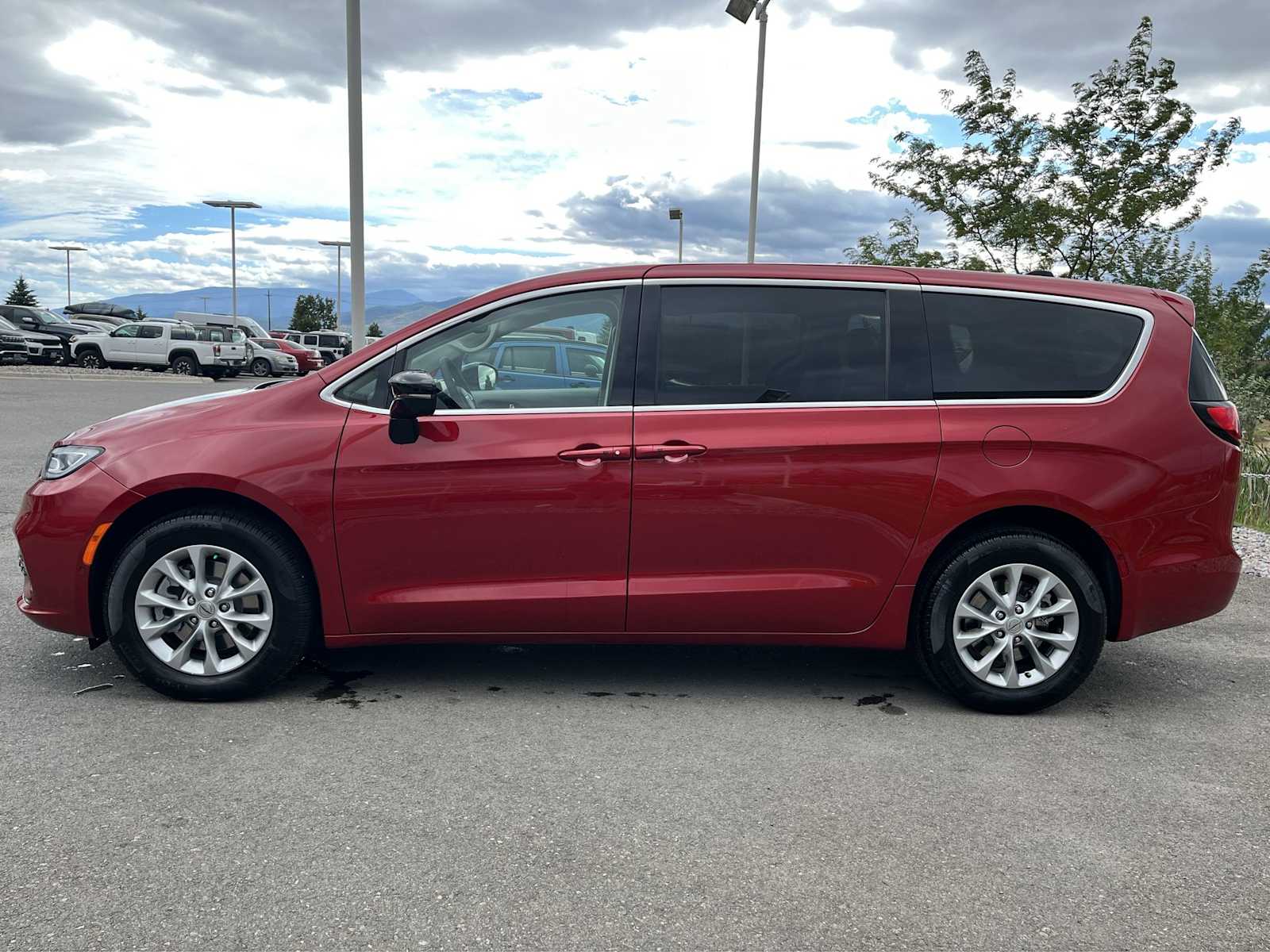 2024 Chrysler Pacifica Touring L 3