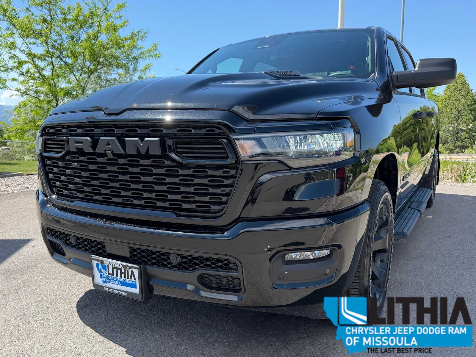 2026 RAM 1500 Express 4x4 Crew Cab 5'7's photo