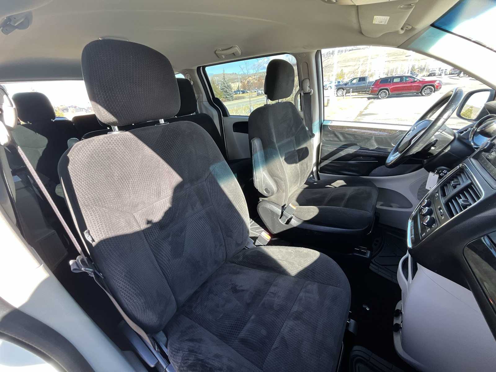 Thumbnail: 2016 Dodge Grand Caravan - 14