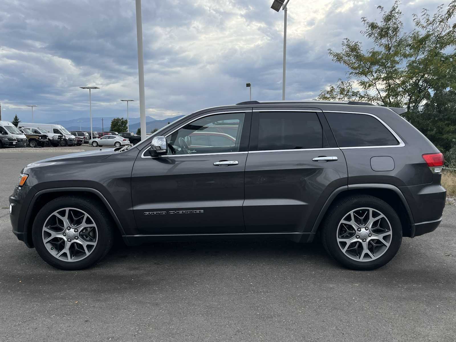 2020 Jeep Grand Cherokee Overland photo 3