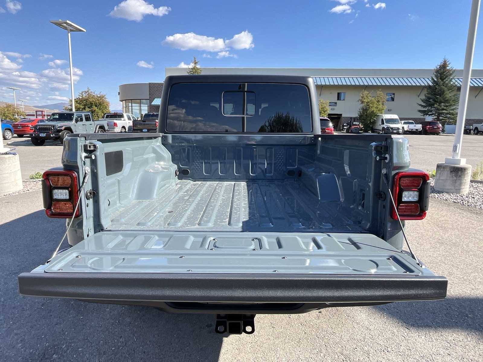 Thumbnail: 2025 Jeep Gladiator - 19