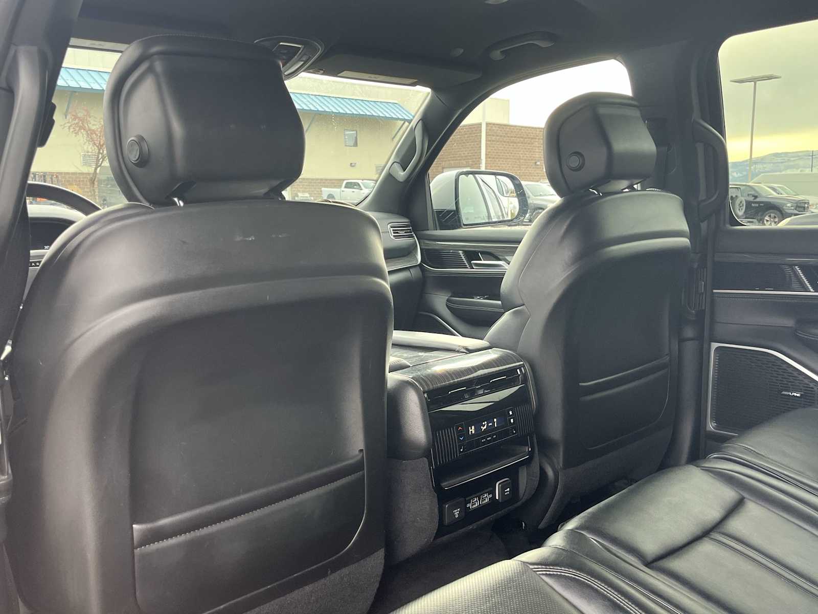 Thumbnail: 2022 Jeep Wagoneer - 12