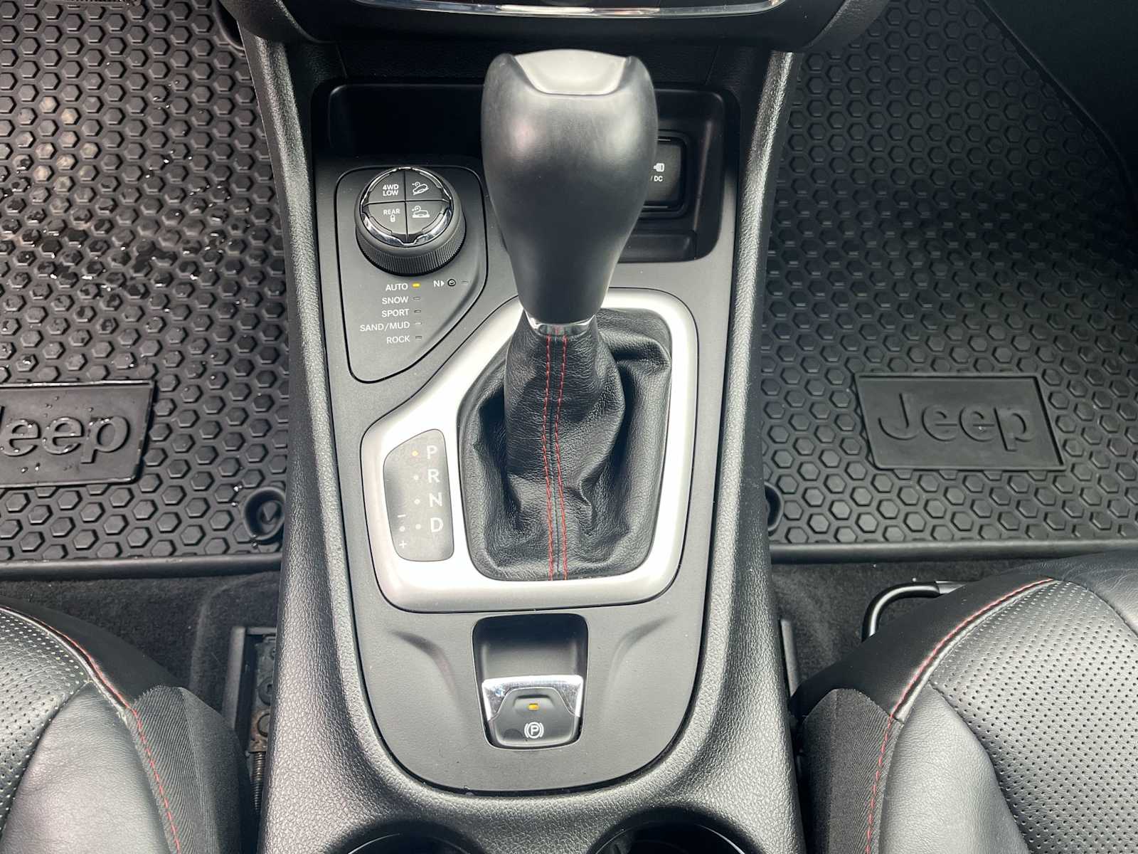 Thumbnail: 2015 Jeep Cherokee - 17