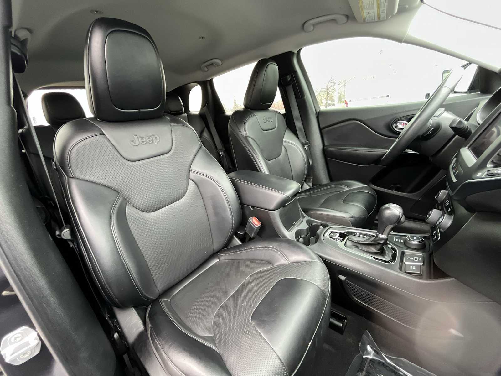 Thumbnail: 2023 Jeep Cherokee - 14