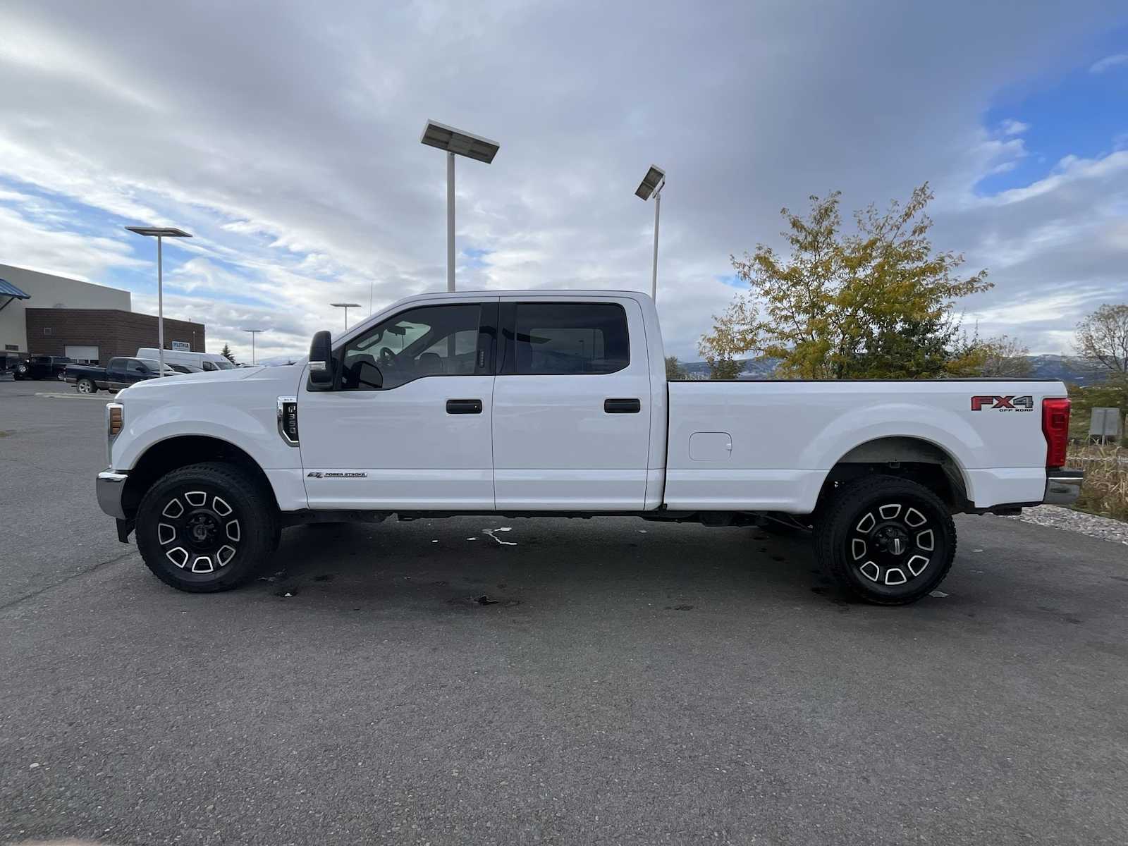 2019 Ford F-350 XLT photo 3