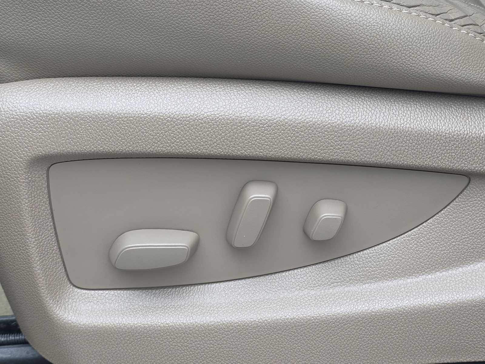 Thumbnail: 2015 Chevrolet Tahoe - 24