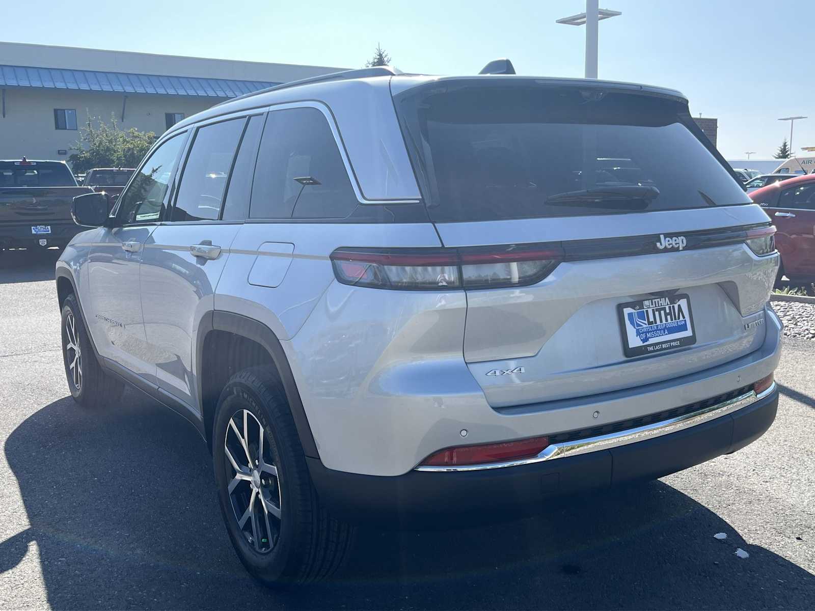 2025 Jeep Grand Cherokee Limited photo 2