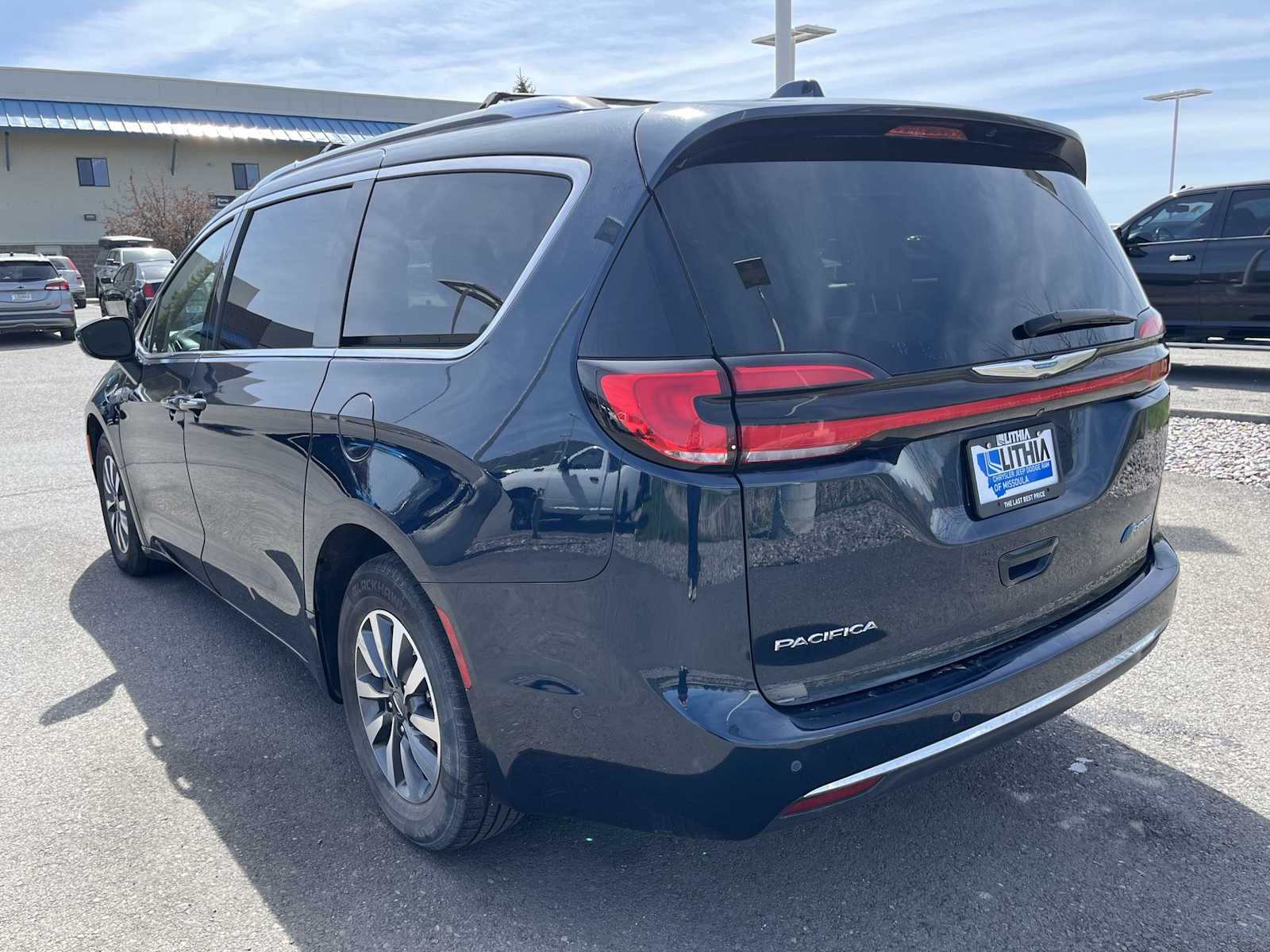 Thumbnail: 2021 Chrysler Pacifica - 4