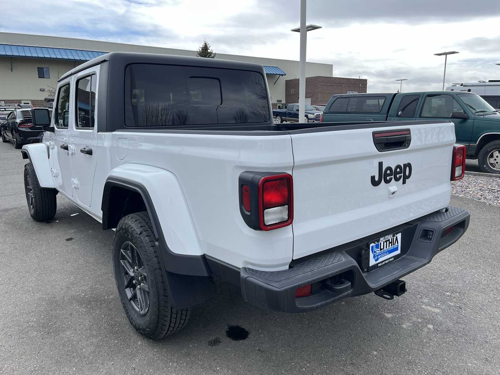Thumbnail: 2026 Jeep Gladiator - 4