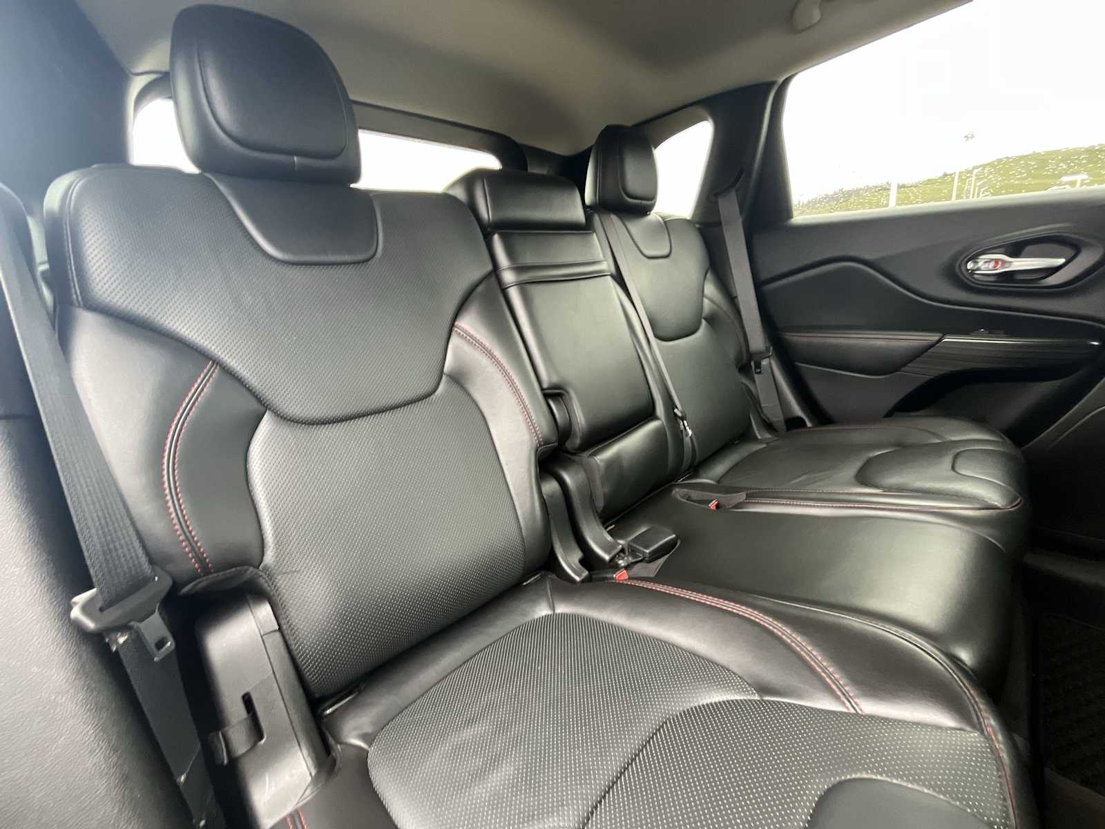 Thumbnail: 2015 Jeep Cherokee - 13