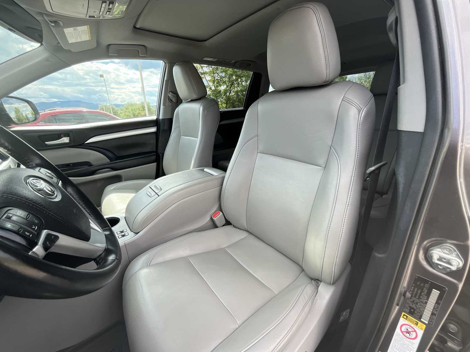 Thumbnail: 2019 Toyota Highlander - 11