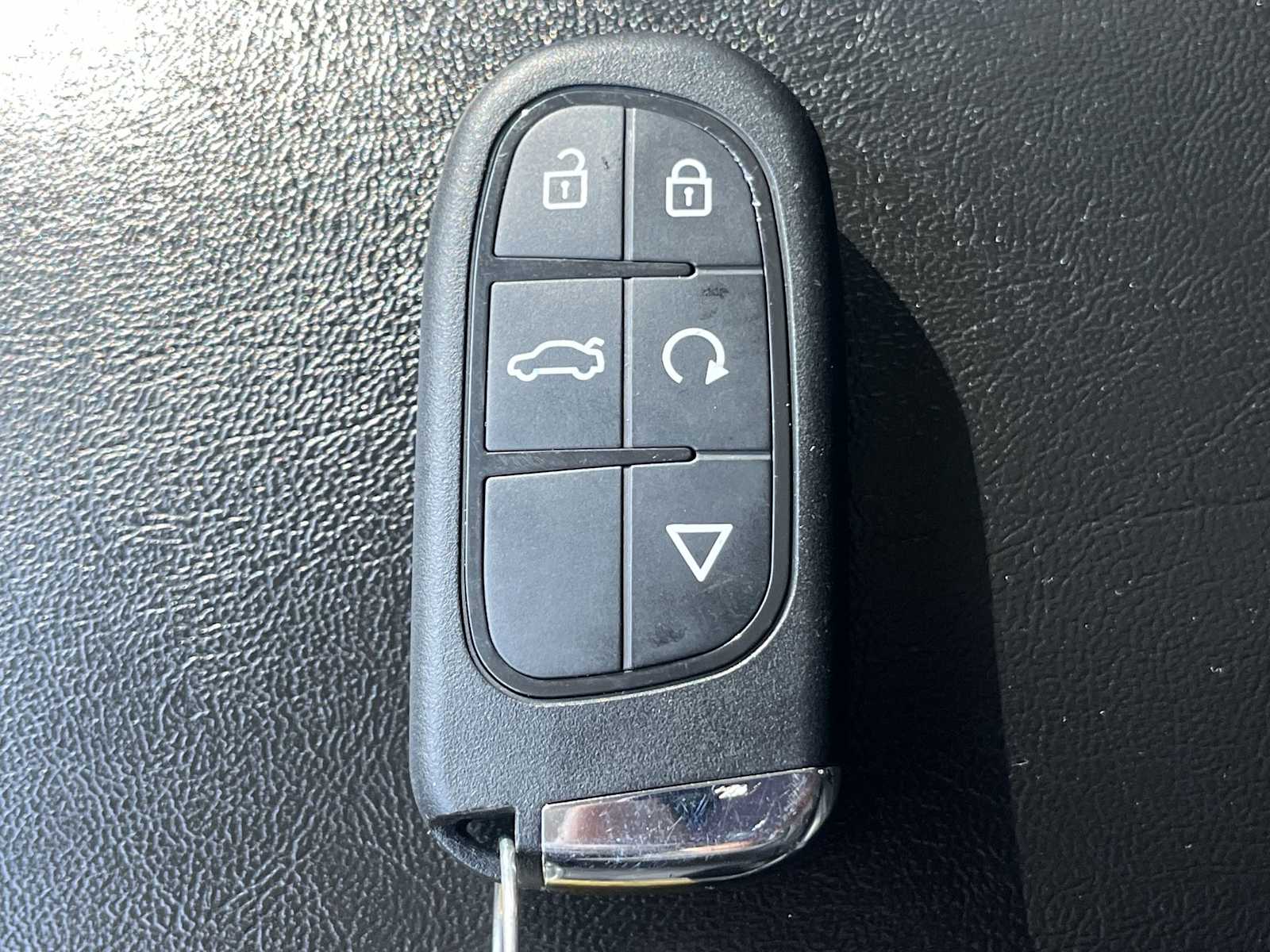 Thumbnail: 2019 Jeep Cherokee - 20