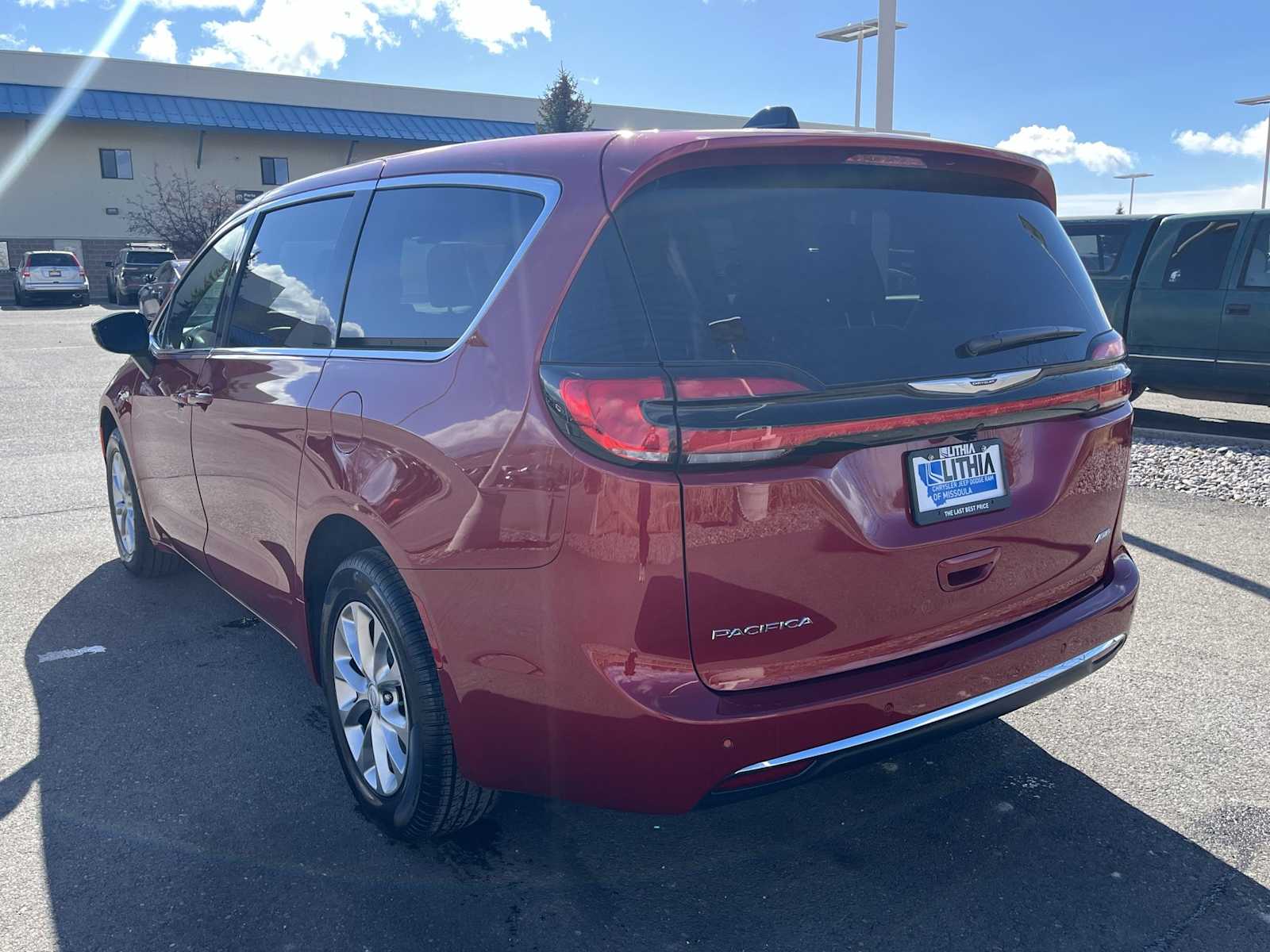 Thumbnail: 2026 Chrysler Pacifica - 4