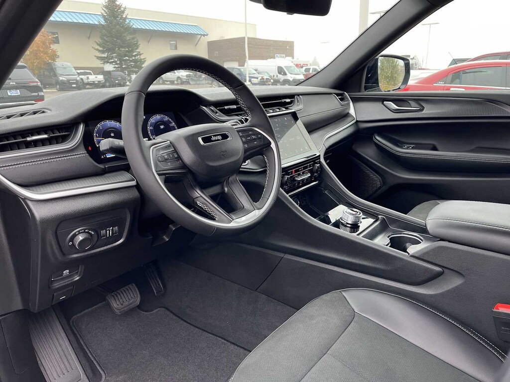 New 2025 Jeep Grand Cherokee L ALTITUDE 4X4 Sport Utility