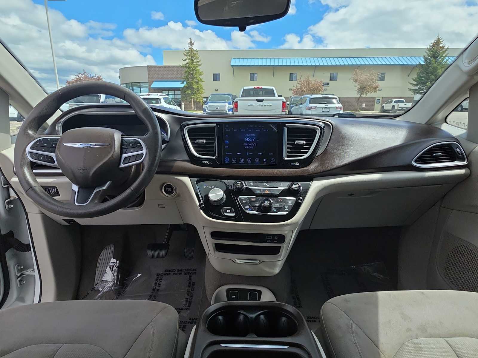 Thumbnail: 2017 Chrysler Pacifica - 10