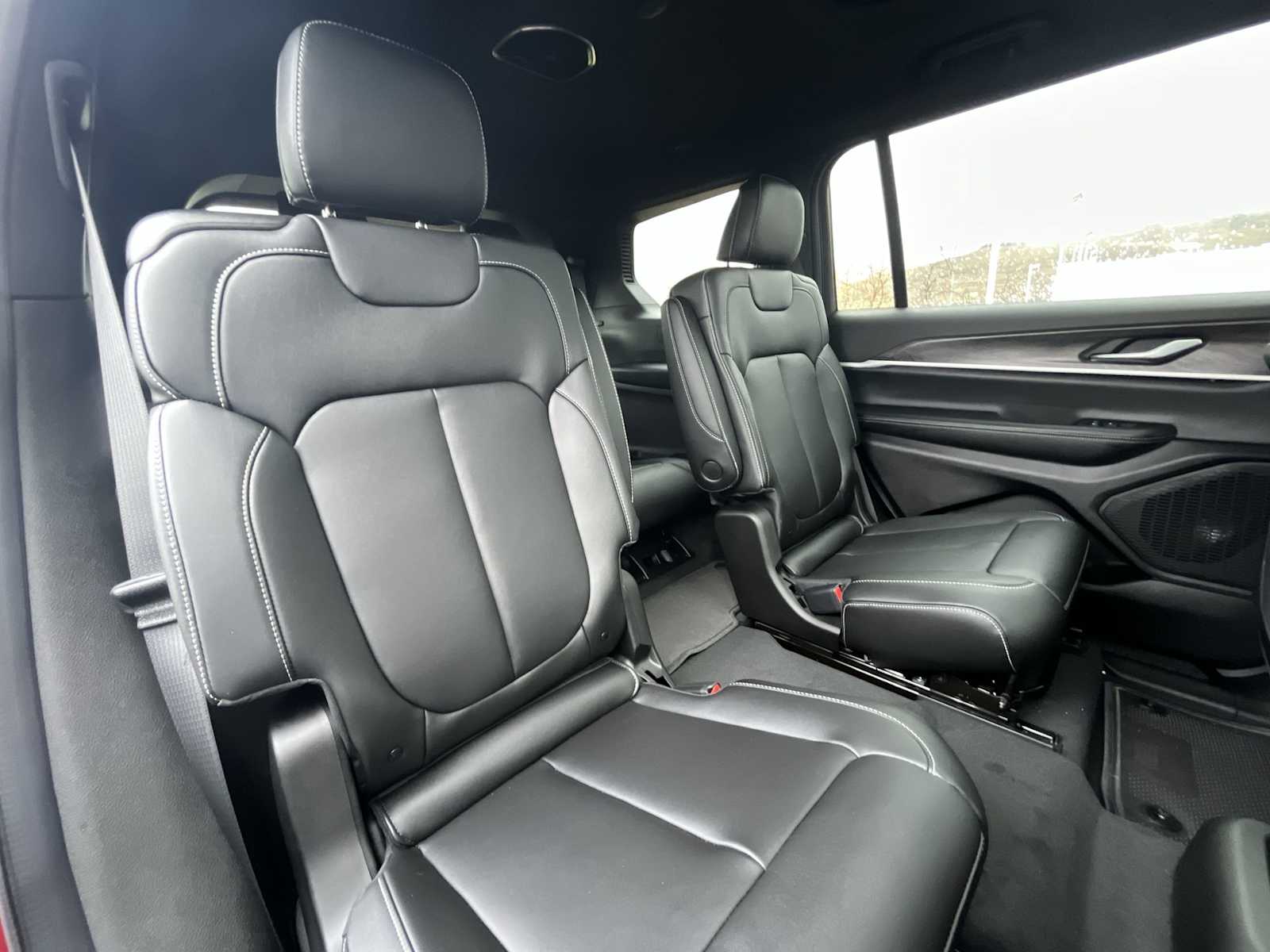 Thumbnail: 2025 Jeep Grand Cherokee - 13