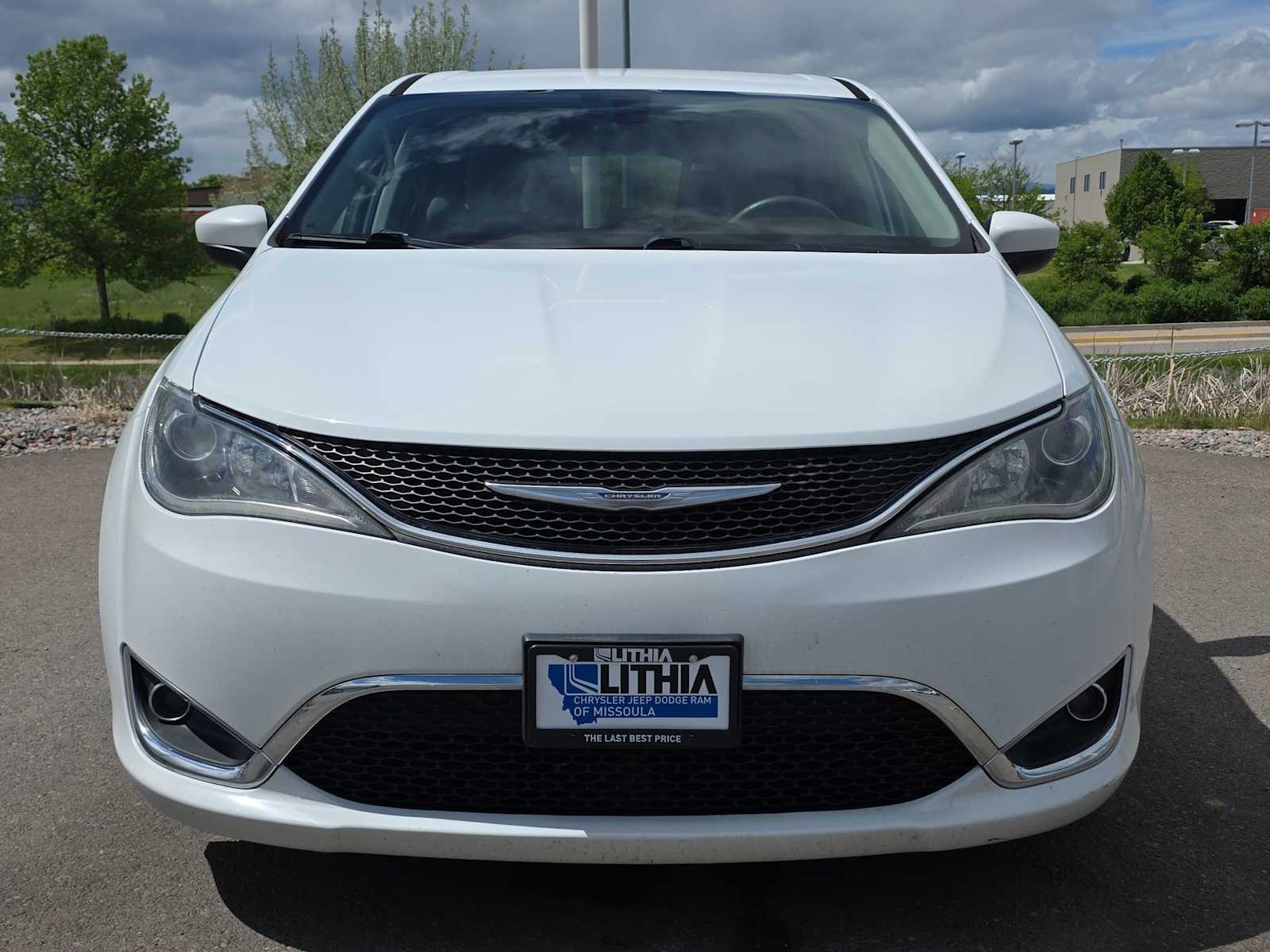 Thumbnail: 2017 Chrysler Pacifica - 6