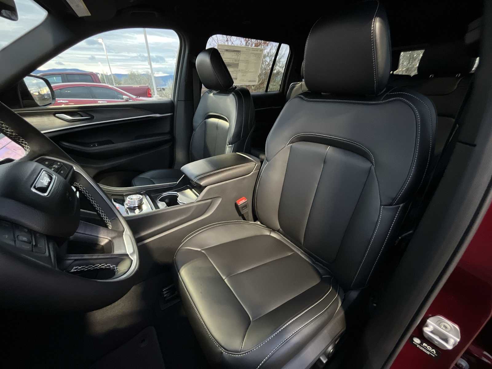 Thumbnail: 2025 Jeep Grand Cherokee - 11