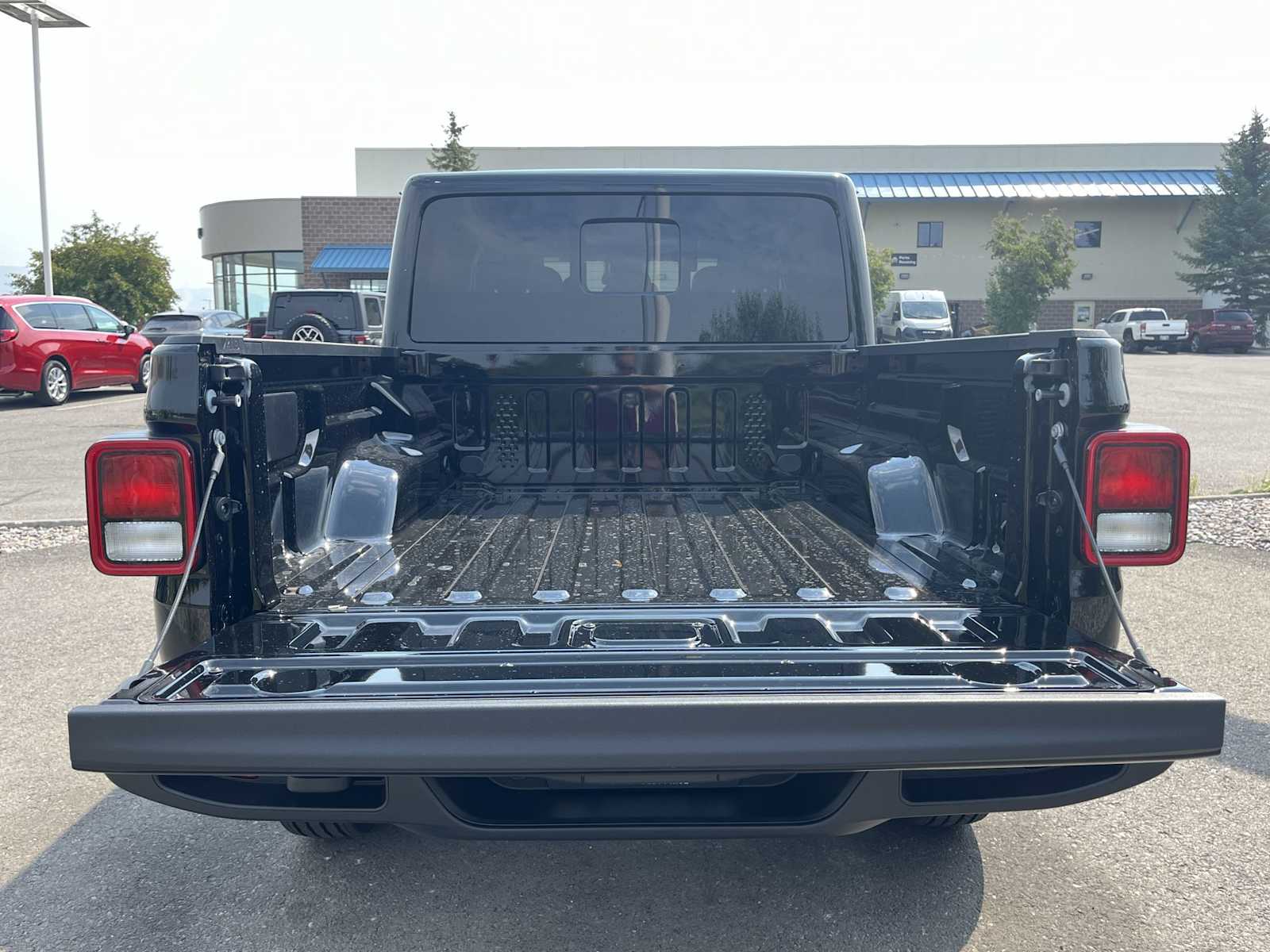 Thumbnail: 2025 Jeep Gladiator - 19