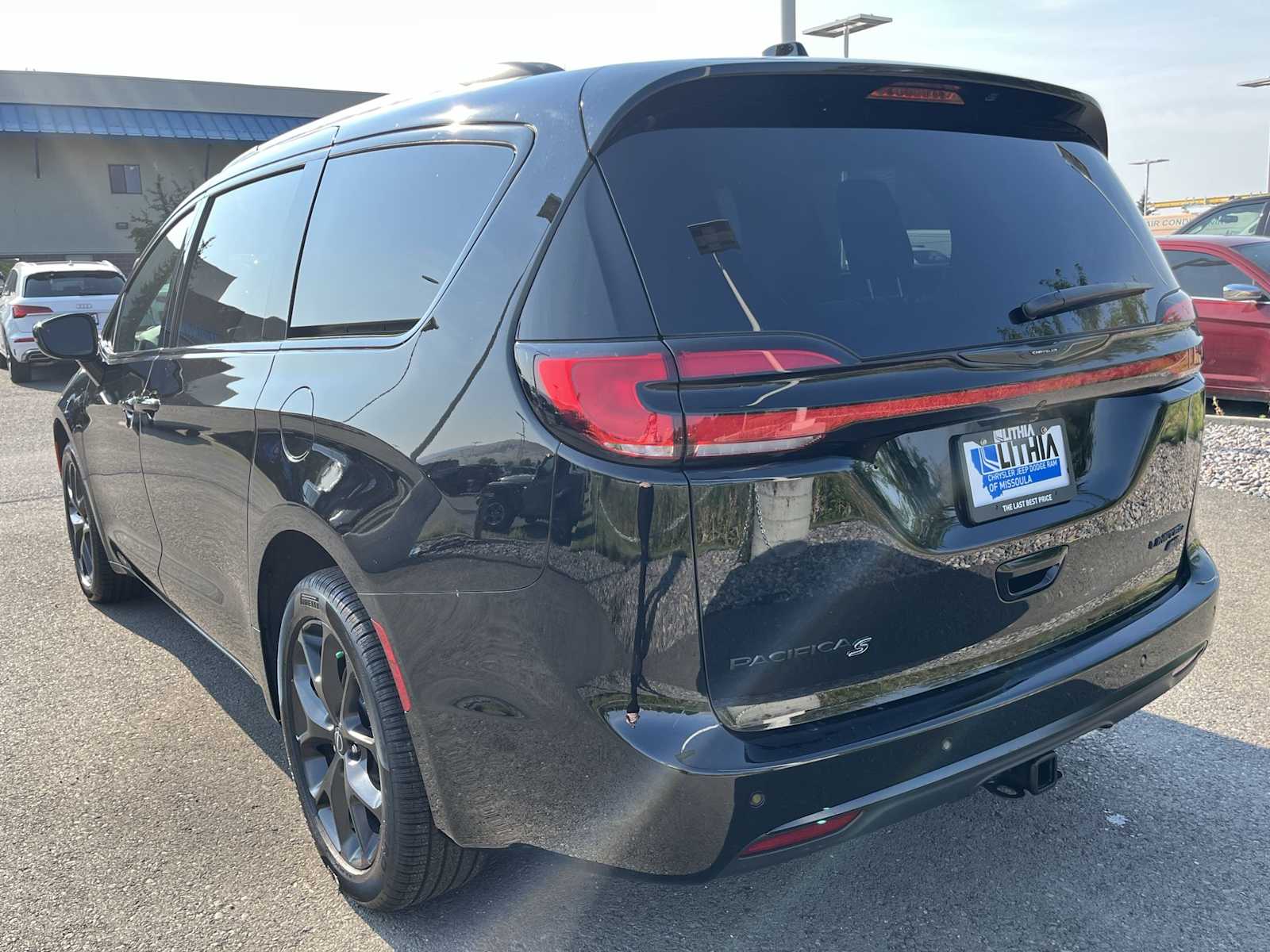 2026 Chrysler Pacifica Limited photo 4