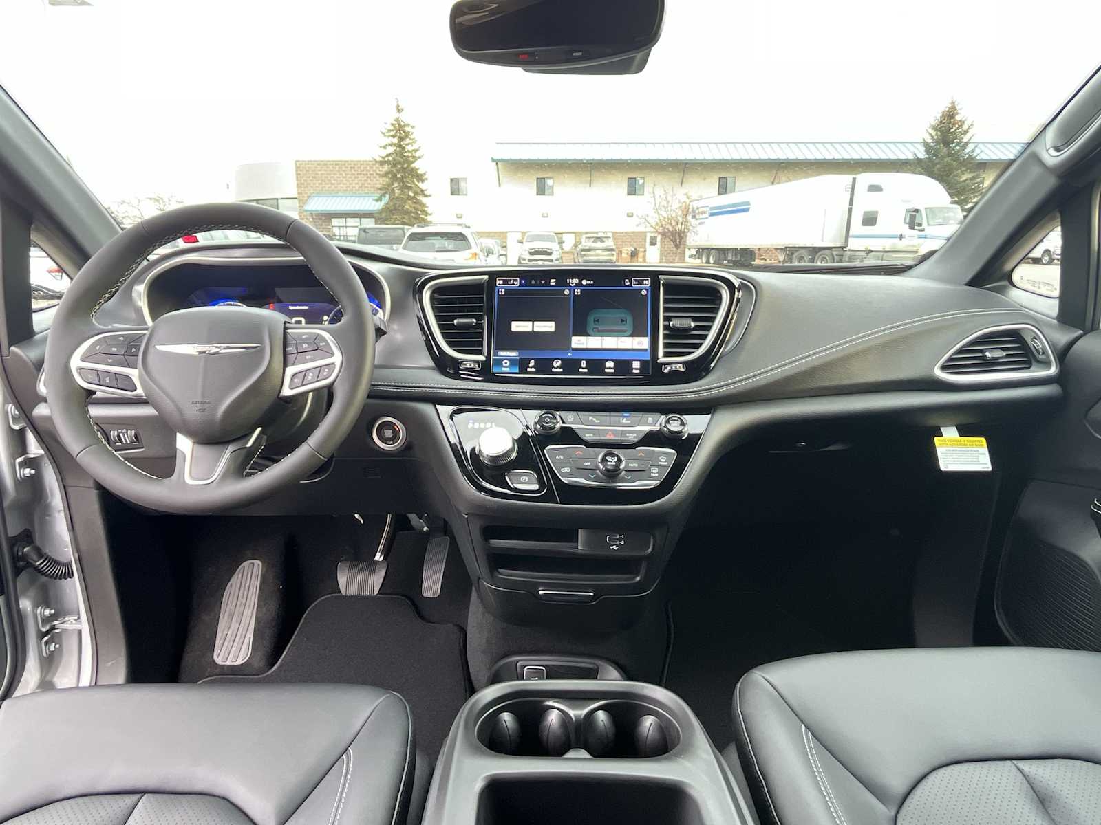 Thumbnail: 2026 Chrysler Pacifica - 10