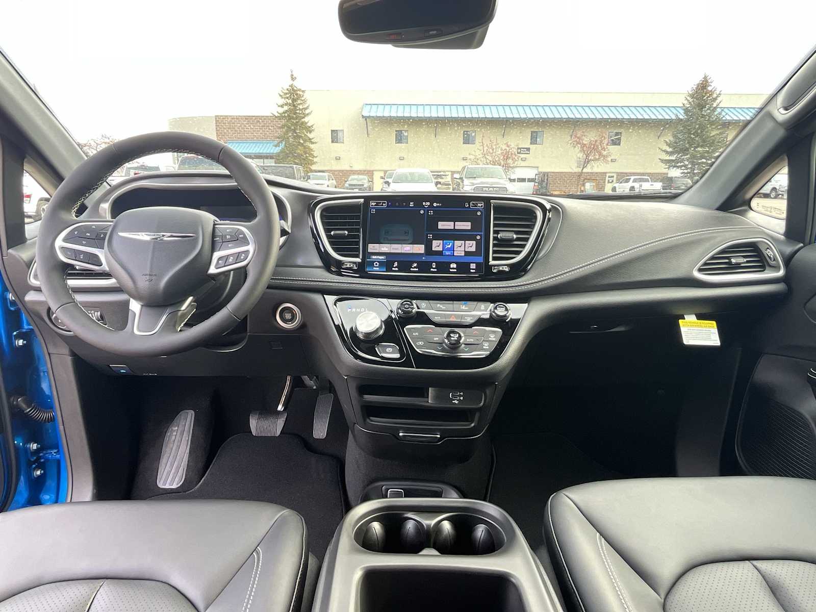 Thumbnail: 2026 Chrysler Pacifica - 10