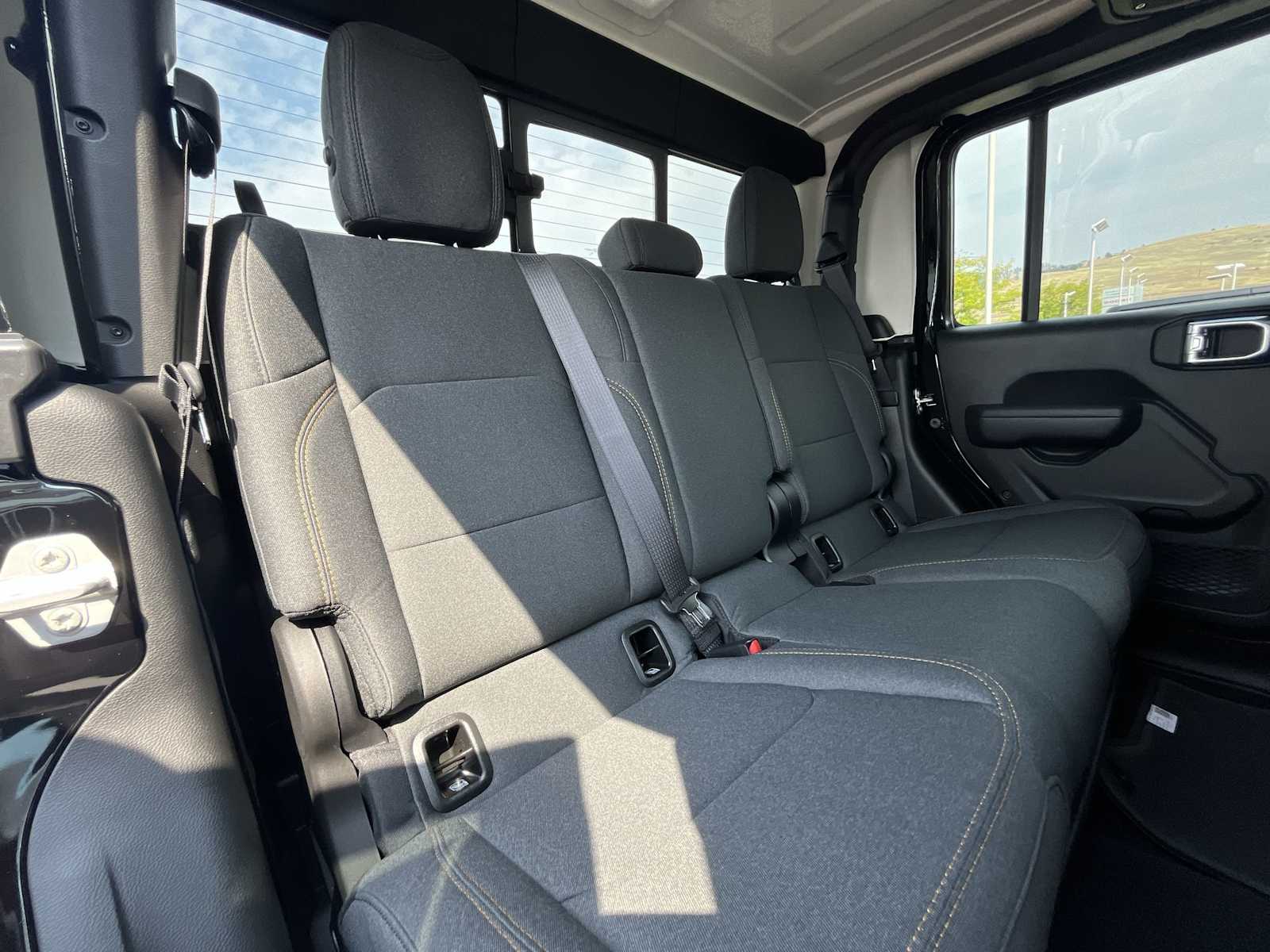 Thumbnail: 2025 Jeep Gladiator - 13