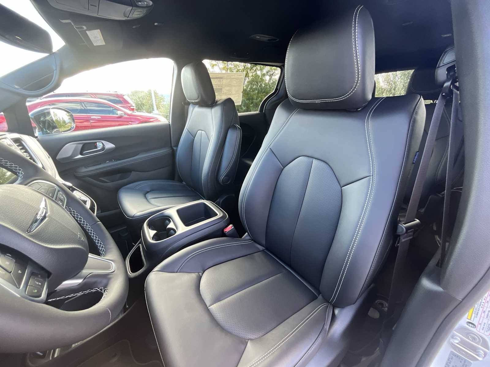 Thumbnail: 2026 Chrysler Pacifica - 11