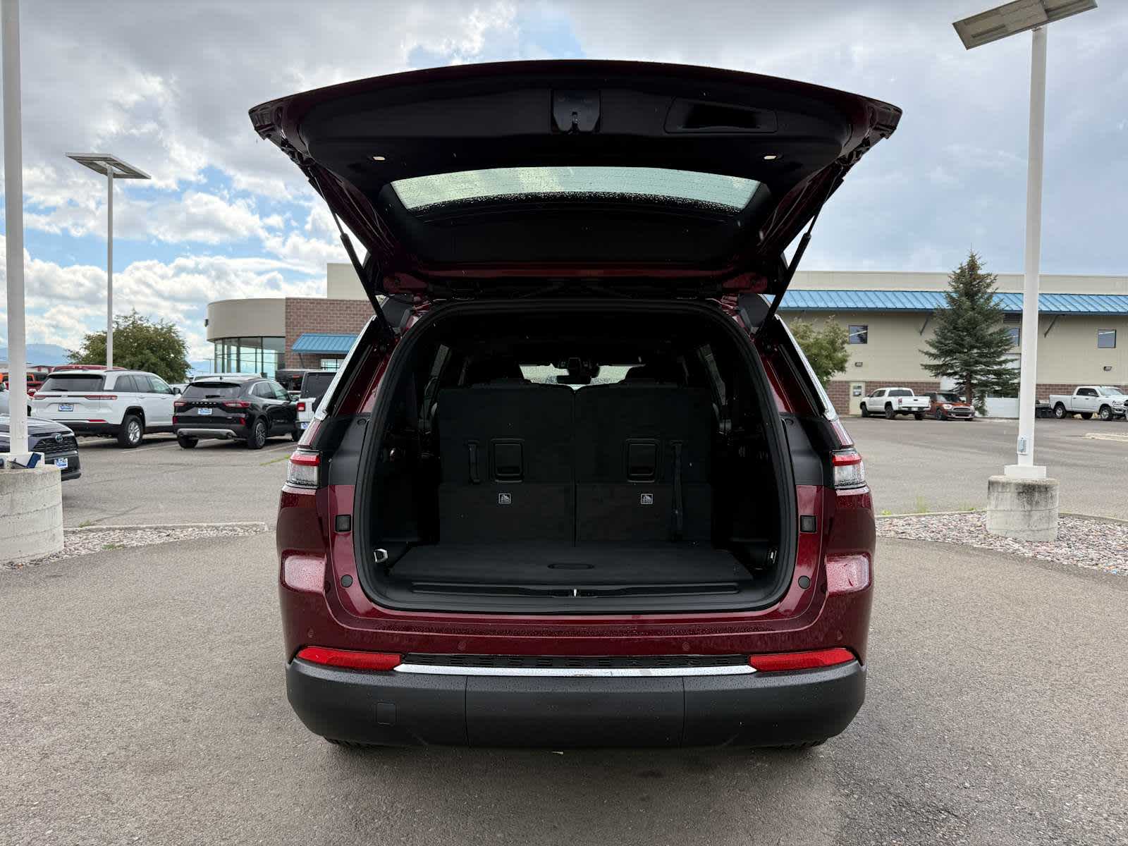 Thumbnail: 2025 Jeep Grand Cherokee - 9