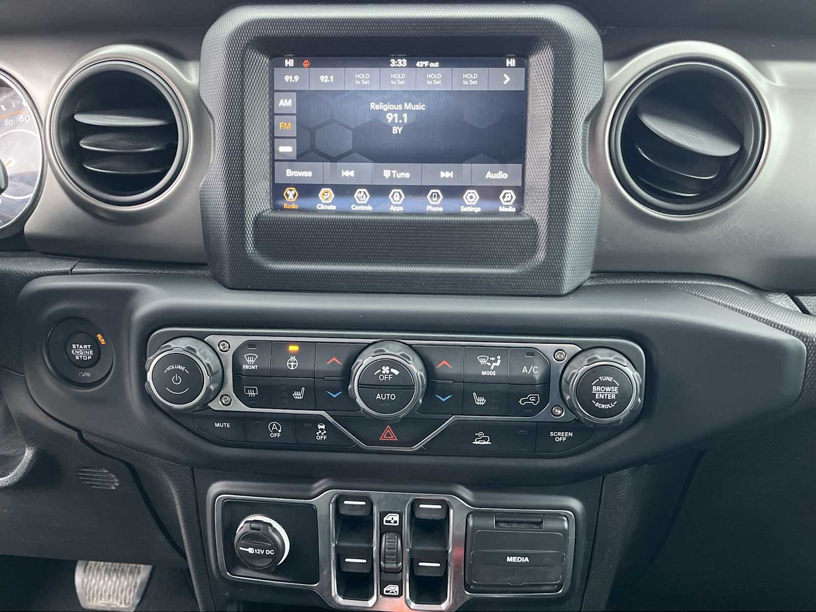 Thumbnail: 2020 Jeep Gladiator - 16