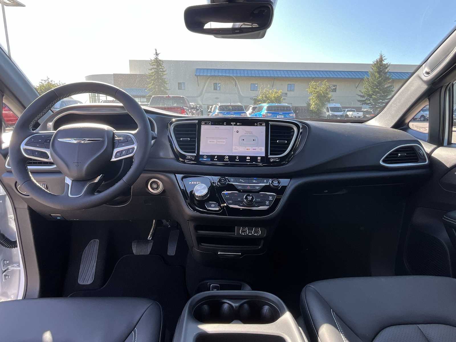 Thumbnail: 2025 Chrysler Voyager - 10