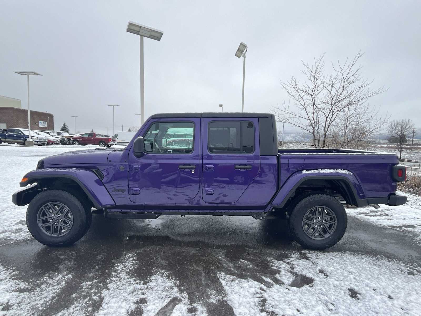 Thumbnail: 2026 Jeep Gladiator - 3