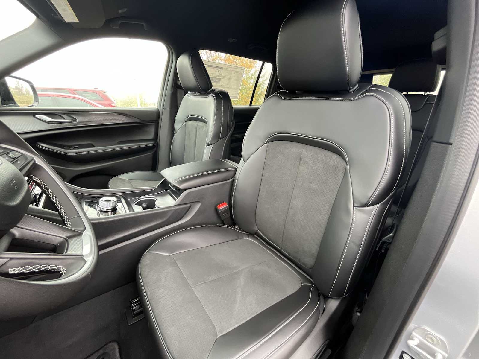 Thumbnail: 2025 Jeep Grand Cherokee - 11