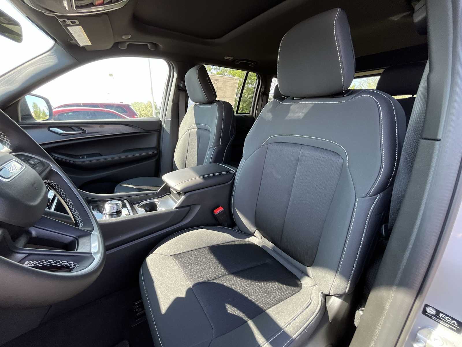 Thumbnail: 2025 Jeep Grand Cherokee - 11