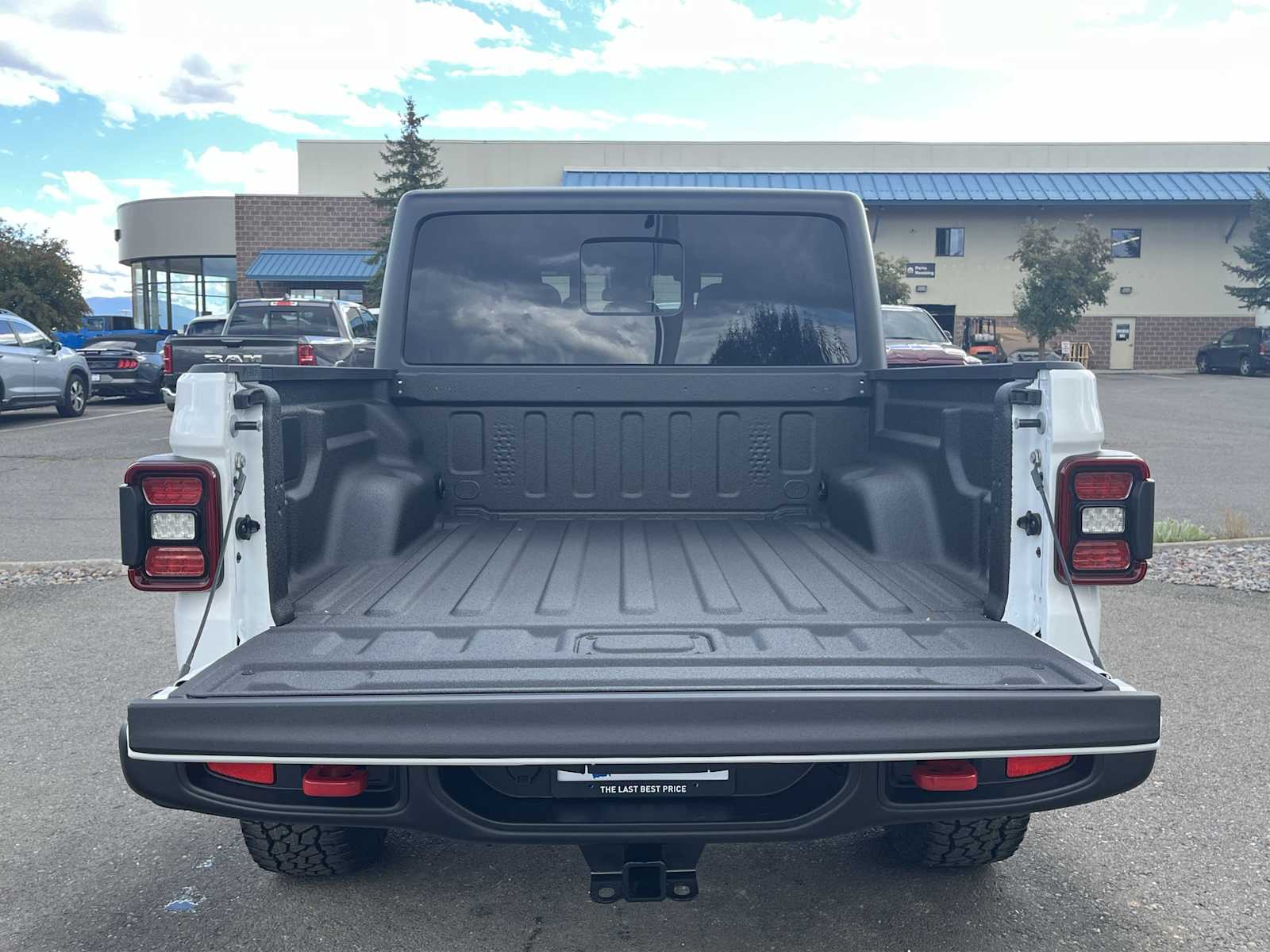 Thumbnail: 2025 Jeep Gladiator - 19