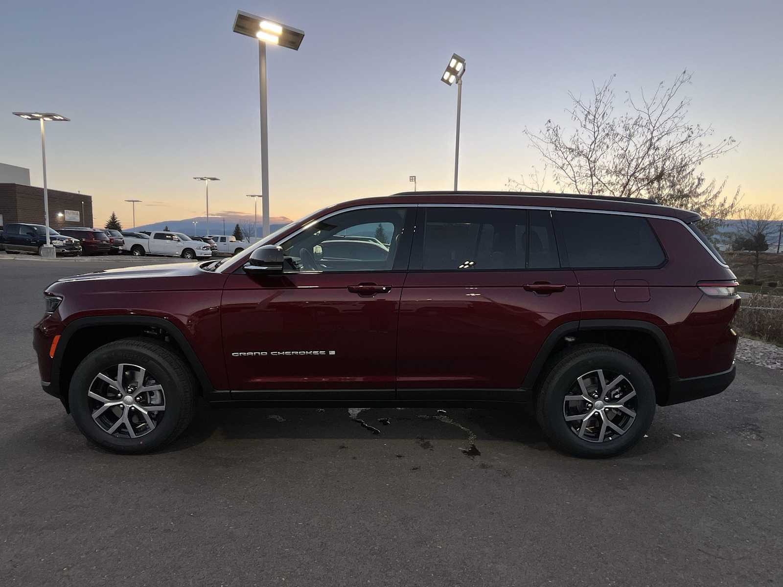 Thumbnail: 2025 Jeep Grand Cherokee - 3