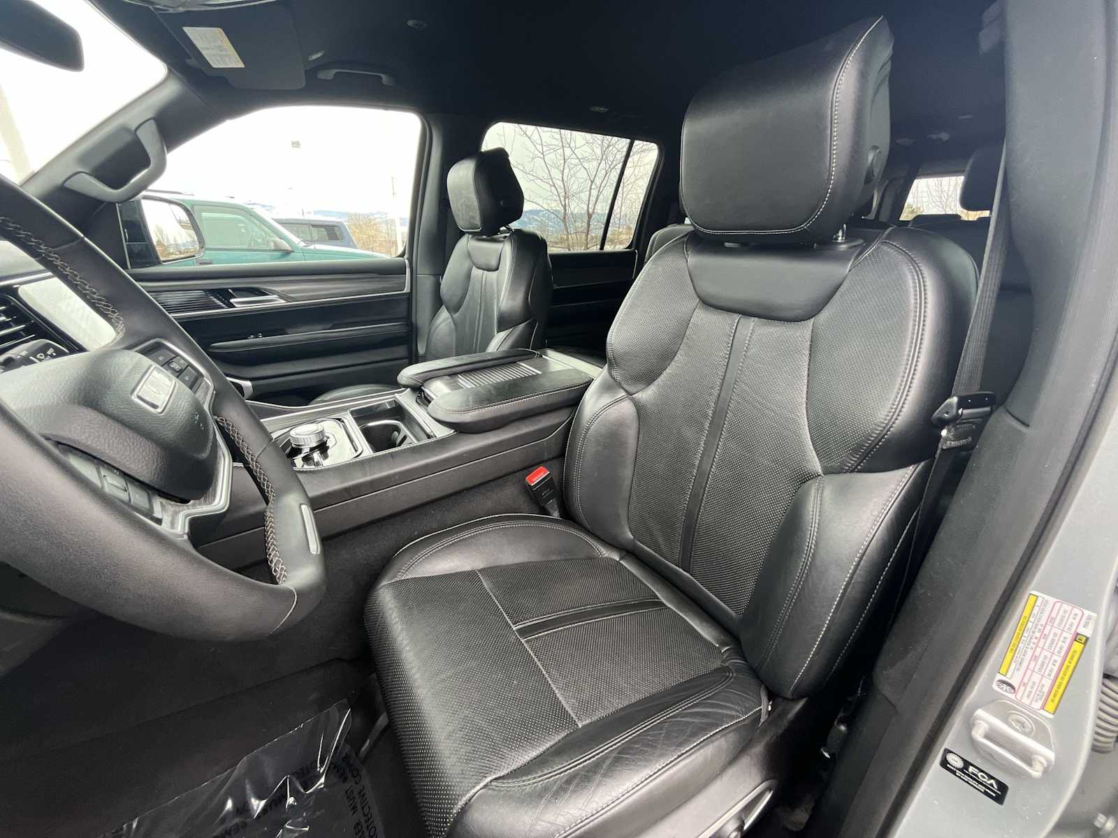 Thumbnail: 2023 Jeep Wagoneer - 11