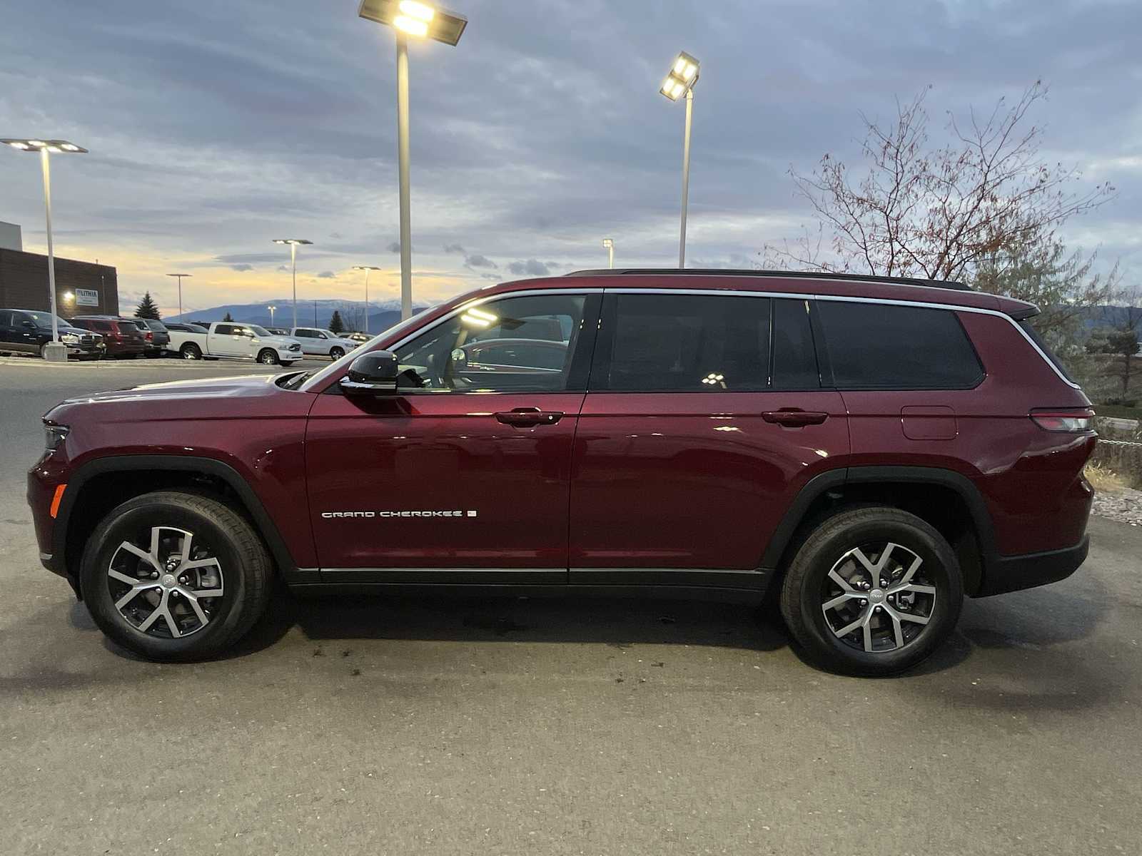 Thumbnail: 2025 Jeep Grand Cherokee - 3