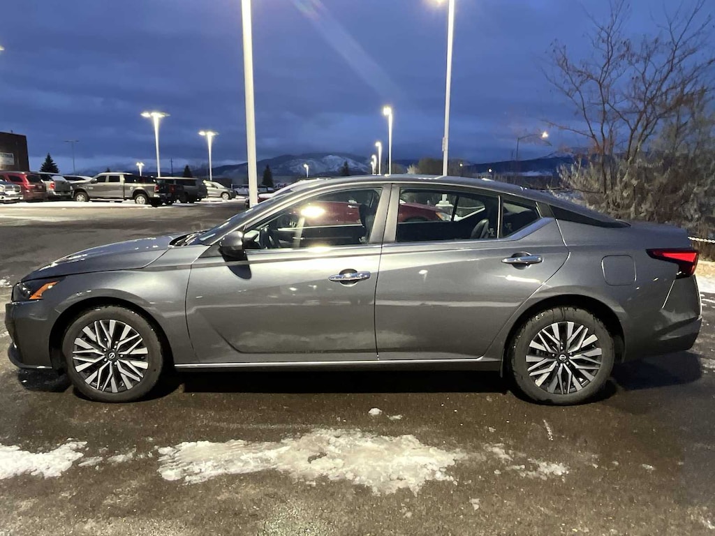Used 2023 Nissan Altima 2.5 SV Sedan