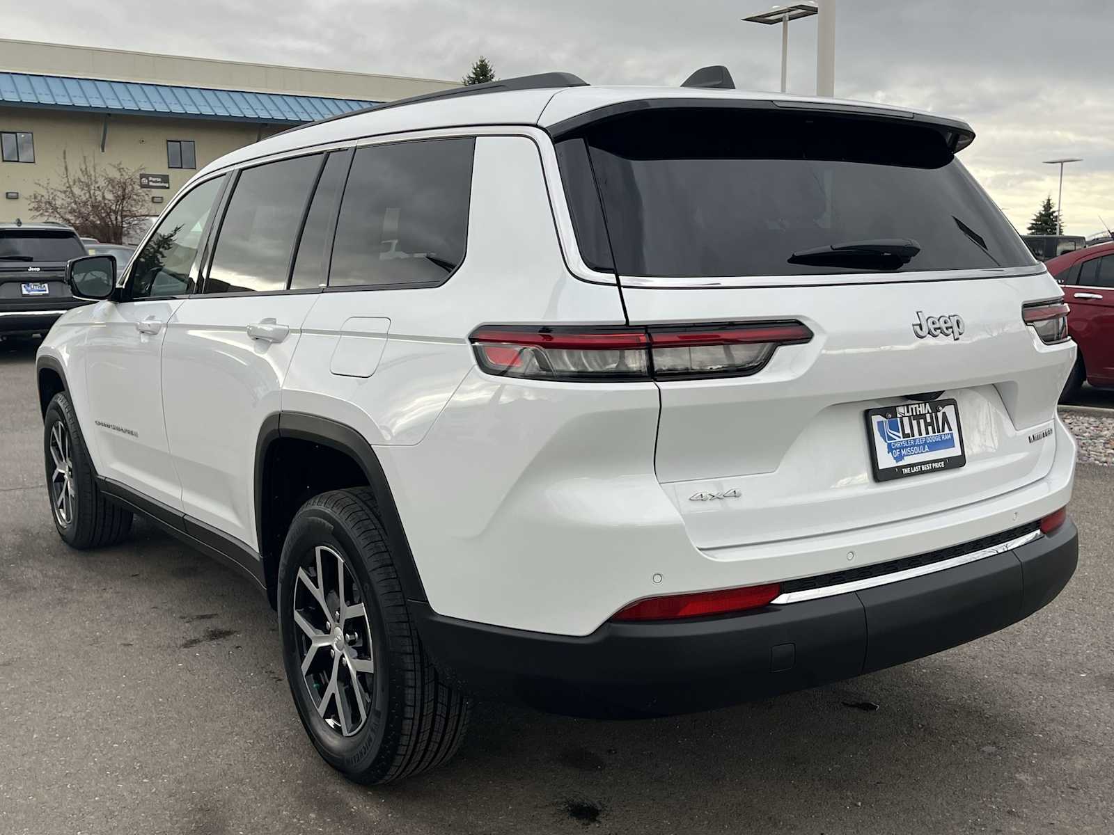 2025 Jeep Grand Cherokee Limited photo 3